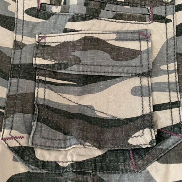 New Cabelas Gray Black Camo Skirt Size 6 - Picture 5 of 7